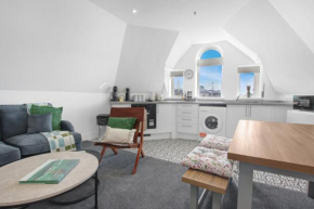 Stadium View Apartments #6 - Chic & Charming 2 Bed Flat